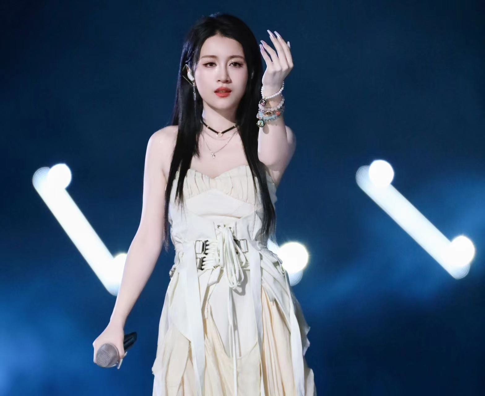 李嘉格浪姐舞台又稳又好听！时隔五年再登台依旧亮眼！ 