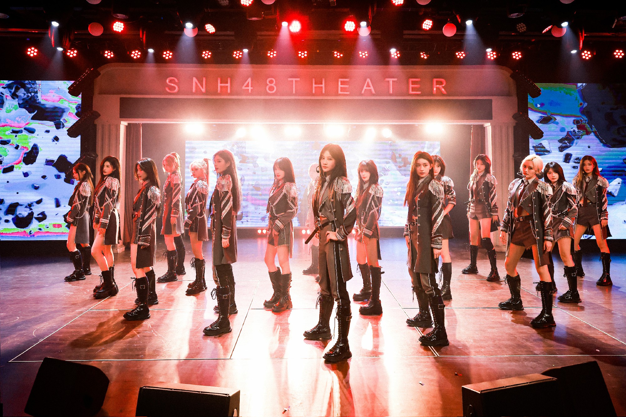 SNH48 TEAM HII全新原创公演《阿尔法之芯》首秀 怪盗团上演赛博朋克大冒险 