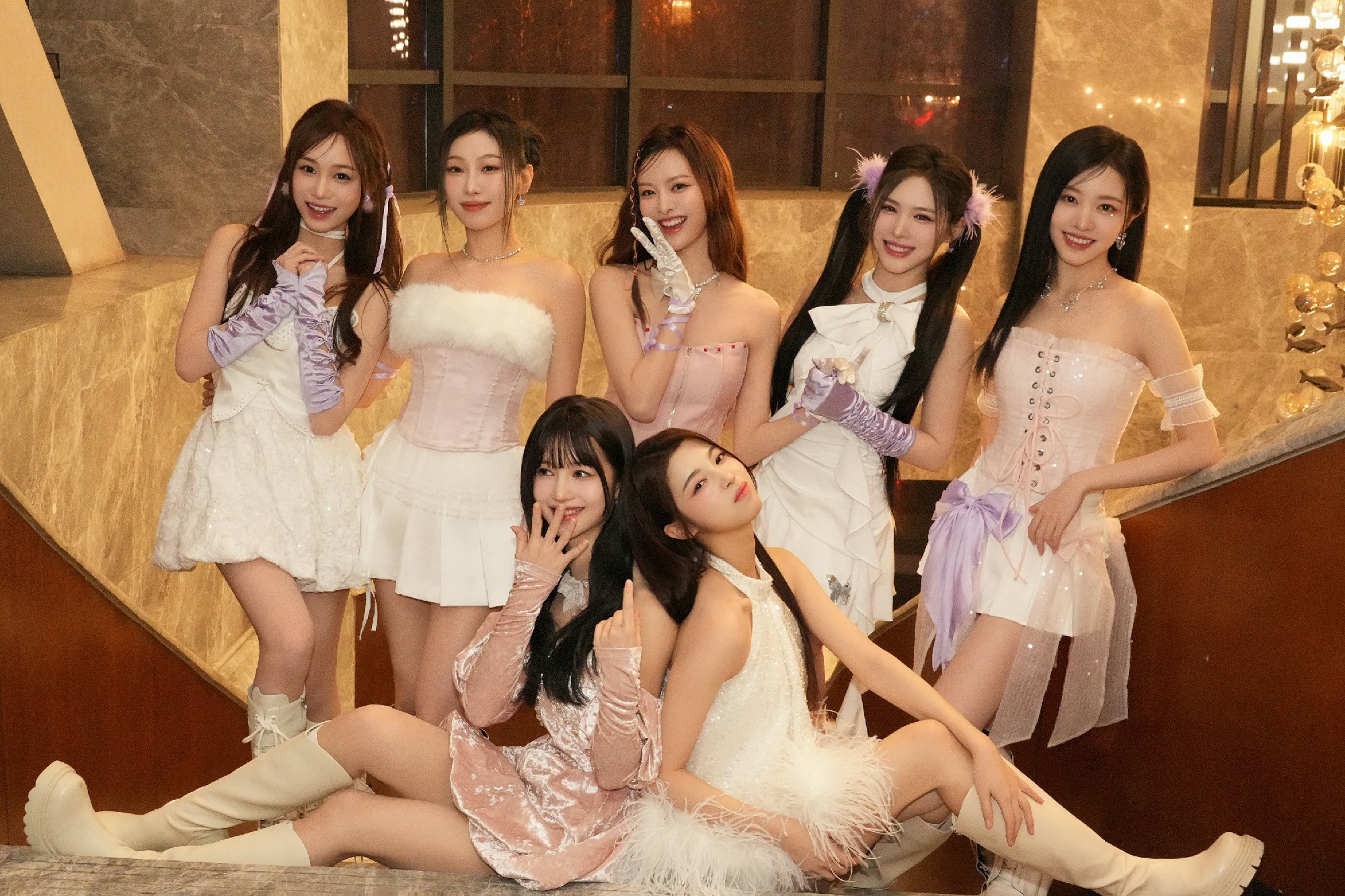 中国女团R.E.D倍受瞩目 跨年&春晚舞台获好评