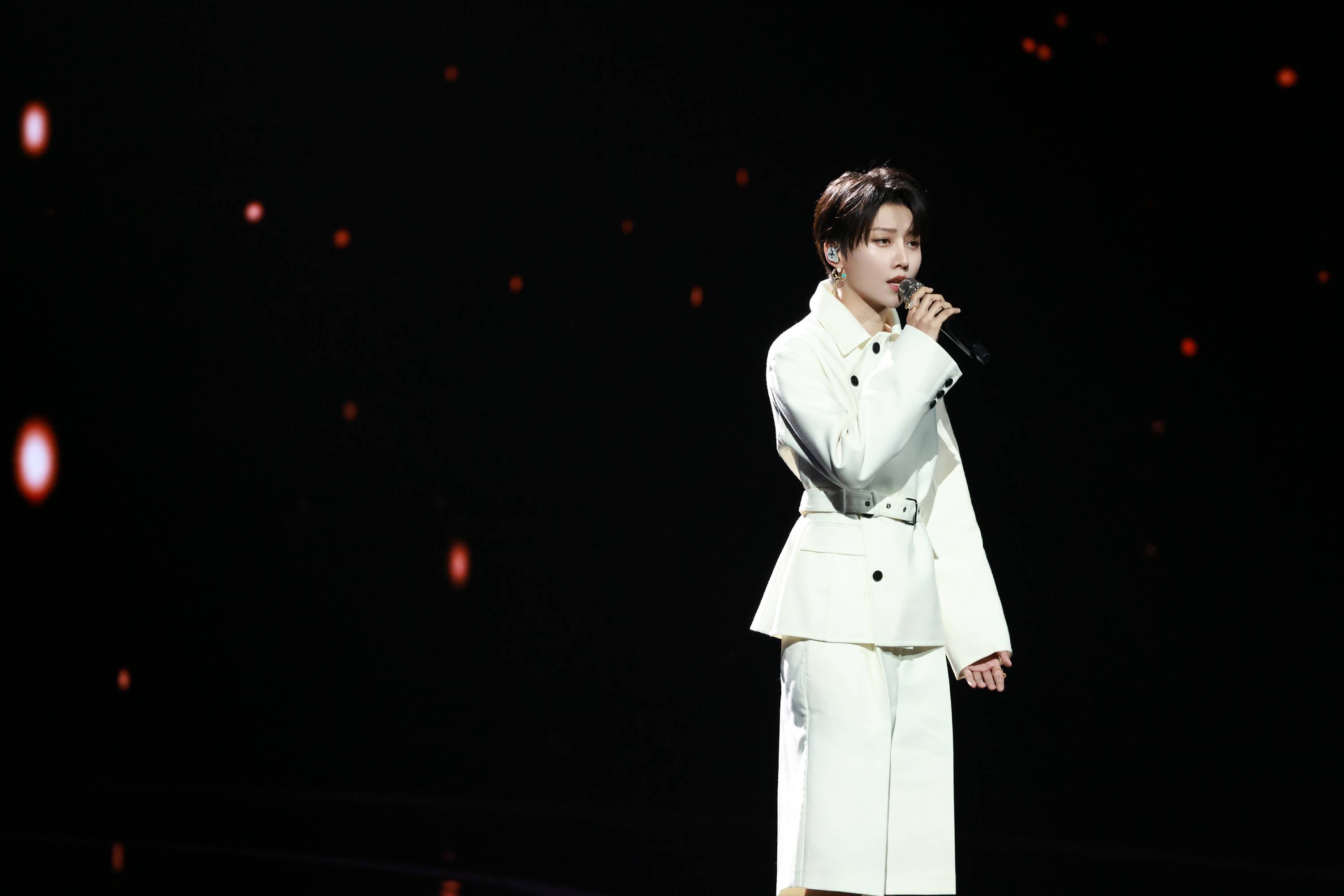 刘雨昕压轴献唱北京国际电影节，时隔两年再唱主题推广曲 
