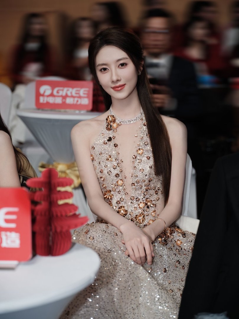 曹斐然现身CMG第四届中国电视剧年度盛典 携《六姊妹》共话女性力量 