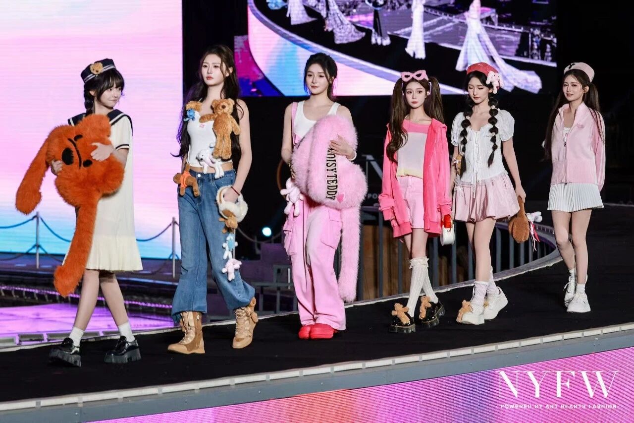 彭嘉临：从荧幕新星到时尚宠儿 绽放迷人东方魅力 