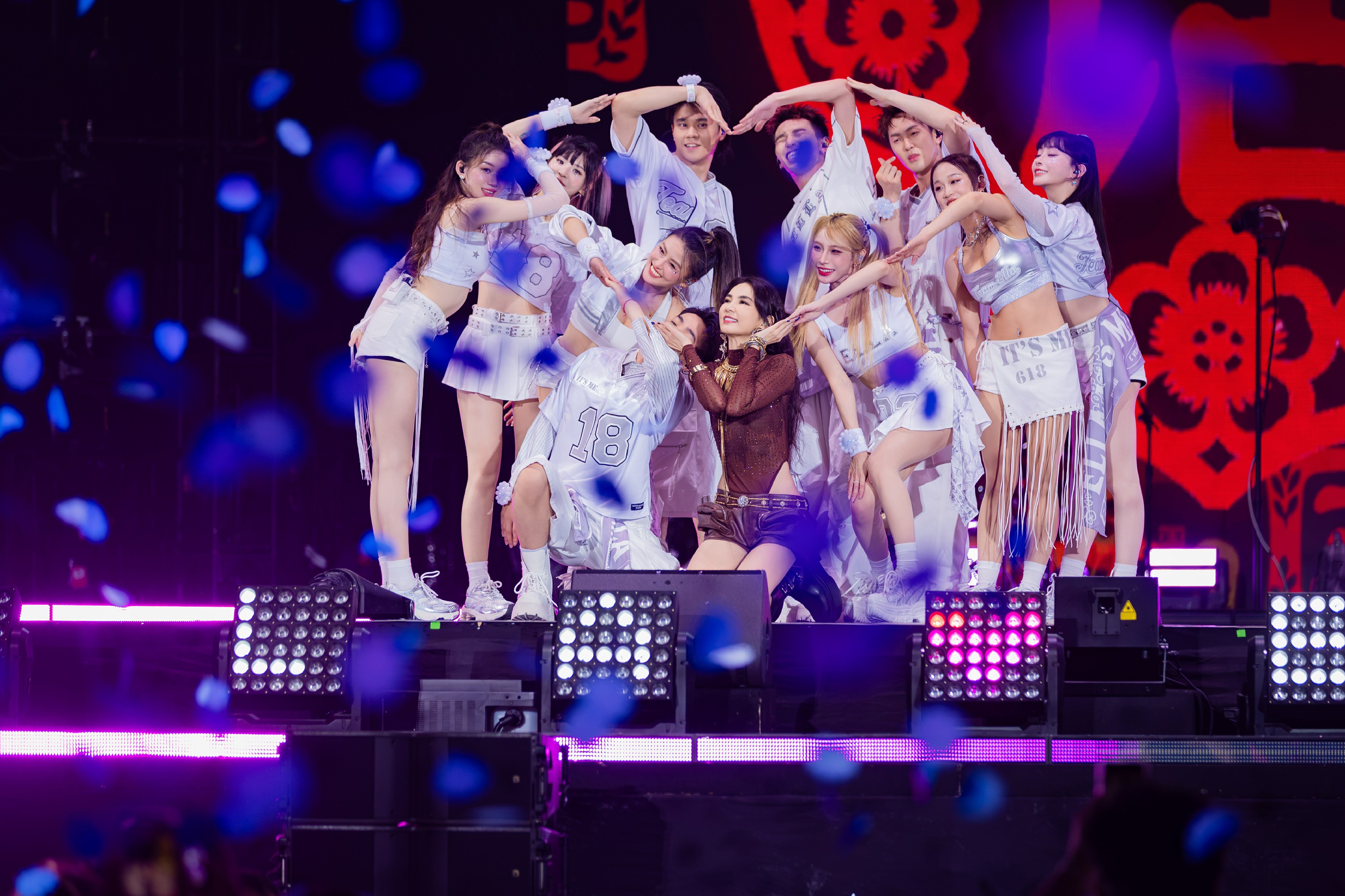 Ella陈嘉桦南昌站热力开唱欢送暑假 三首彩蛋曲目以歌声送出暖心祝福 